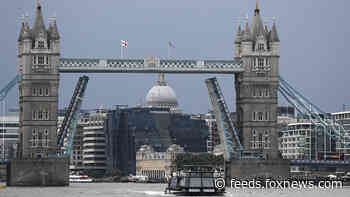 London's Tower Bridge stuck open due to a technical fault