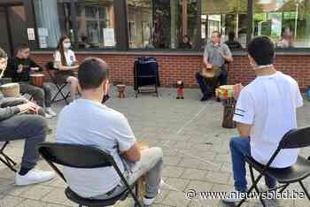 The Djembe Boy brengt ritme bij de Regenboog - Het Nieuwsblad