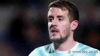 Scott Wootton: Morecambe sign ex-Plymouth Argyle defender on one-year deal