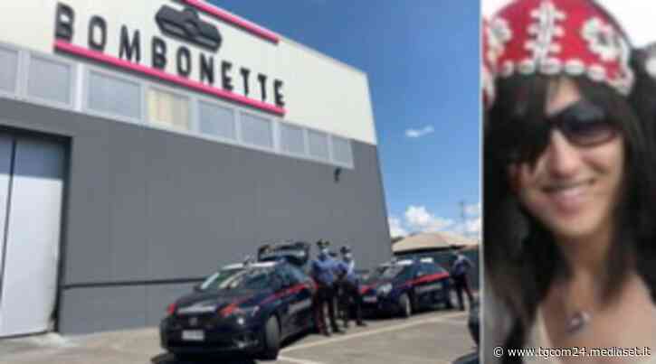 Morte lavoro Modena, indagini: Laila non era formata all'uso del macchinario - TGCOM