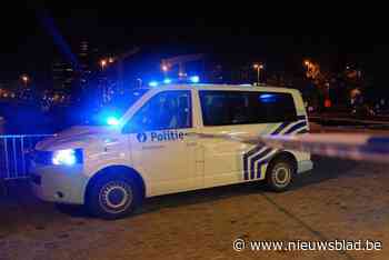 Man met snijwonde in aangezicht aangetroffen, politie start onderzoek