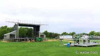 Dozens of volunteers help gear up for Ashley for the Arts - WXOW.com