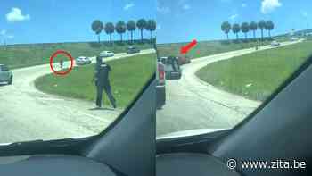 Verdachte vlucht van agent en lijkt het te halen. Maar dan grijpt alerte automobilist HEERLIJK in! (video) - Zita.be