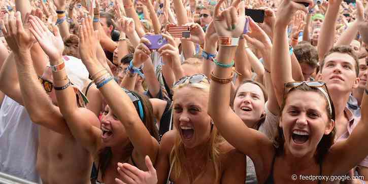 People are bracing for a wave of event cancellations due to the Delta variant. Vaccine mandates could keep organizers from calling everything off.
