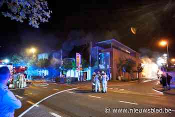 Vader overleden brandweerman looft premie uit voor bewijs van brandstichting: “Dag en nacht ben ik er mee bezig”