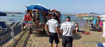 FORMIA: CONTROLLI E SANZIONI AI VENDITORI AMBULANTI IN SPIAGGIA - Latina Tu