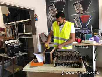 Dertig vrijwilligers uit Beringen en Bree wekelijks naar Angleur om huizen te poetsen - Het Nieuwsblad