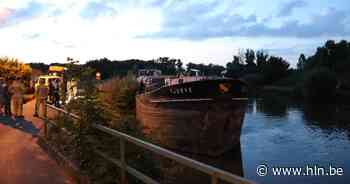 Stomdronken schipper vaart tegen spoorwegbrug in Oudegem | Dendermonde | hln.be - Het Laatste Nieuws