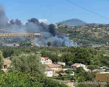 Un feu éclate dans la plaine du Var, à Nice, au niveau de Carrefour Lingostière