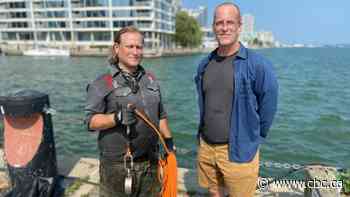 Meet the 'Sludge Pirates' who pulled 5 rifles from the depths of Lake Ontario