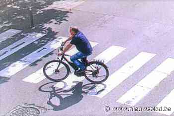 Politie op zoek naar fietser die betrokken was bij zwaar ongeval: slachtoffer in levensgevaar