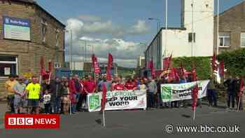Rolls-Royce Barnoldswick: Workers protest over factory's future