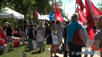 Alberta nurses hold rotating rallies to protest wage rollbacks