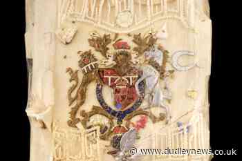 Slice of Charles and Diana's wedding cake fetches £1850 at auction - Dudley News