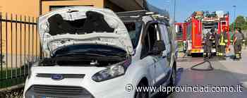 Furgone in fiamme a Erba Arrivano in vigili del fuoco - La Provincia di Como