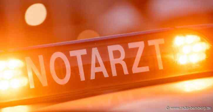 Kletterer knallt mit Kopf gegen Felswand