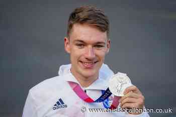 Olympic cycling star Ethan Hayter visits Herne Hill