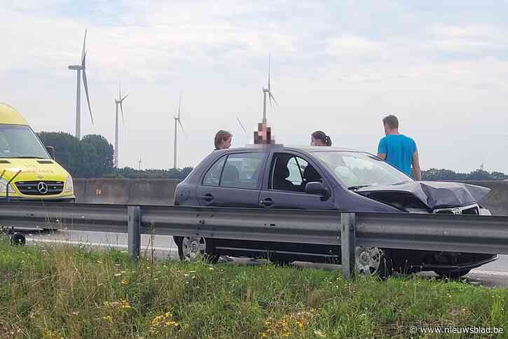 Twee lichtgewonden bij kop-staartaanrijding