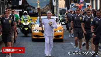 Ex-Olympian Stan Wild continued gym coaching after abuse claim - BBC News