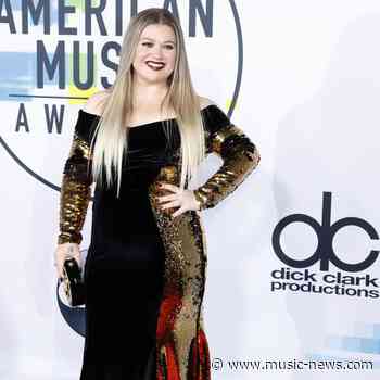 Kelly Clarkson asks divorce judge to restore last name - report