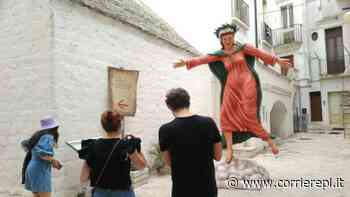 Presentato il video racconto sulla mostra che celebra a Putignano Dante e l'arte della cartapesta - CorrierePL