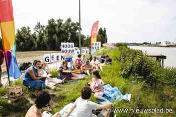 PVDA picknickt tegen komst van hoogbouw in Hobokense Polder - Het Nieuwsblad