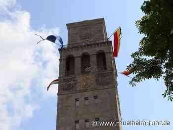 Trauerbeflaggung auf dem Rathausturm