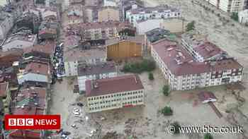 Families rescued from rooftops as floods hit Turkey