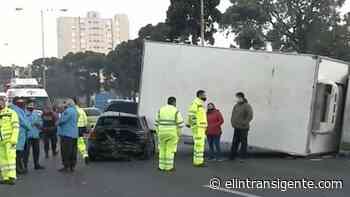 Caos en los accesos a Ciudad de Buenos Aires por dramático accidente: un camión volcó y aplastó a un auto - El Intransigente