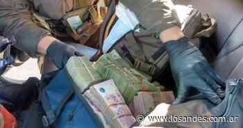 Viajaban de Mendoza a Buenos Aires con más de $13 millones pero los detuvo Gendarmería - Los Andes (Mendoza)