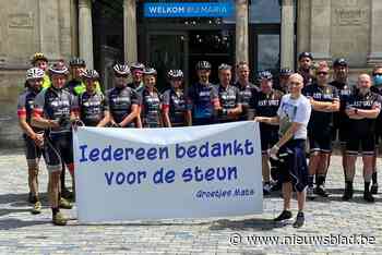 Mats (16) toont trots zijn nieuwe geluidsstudio die er kwam met steun van velen