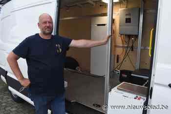 Volgwagen met zonnepanelen vergezelt fietskameraden op tocht naar Rome