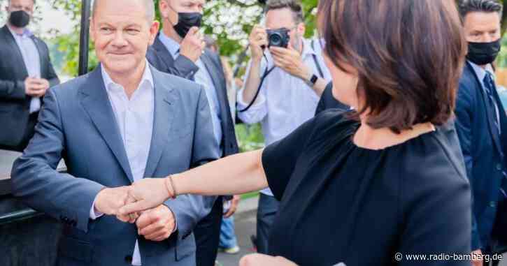 Scholz und Baerbock streiten über Bundeseinfluss bei Bildung