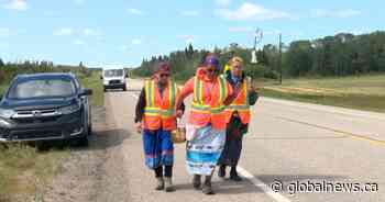 Saskatchewan River walkers offer prayer for water during journey across prairies