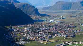 Leifers: Minderjährige bewerfen Feuerwehrhalle mit Äpfeln und Steinen - Stol.it