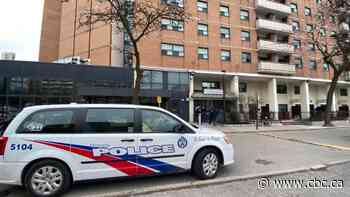 SIU clears Toronto police officers who shot man with schizophrenia - CBC.ca