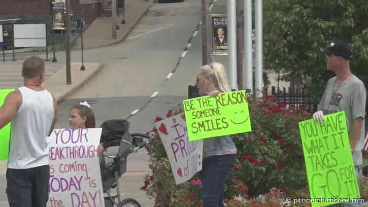 Volunteers Spread Cheer For ‘Kindness Day’ In Uniontown