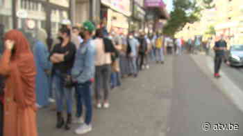 Enorme wachtrijen bij pop-up vaccinatiedorp in Atlasgebouw in Antwerpen - ATV
