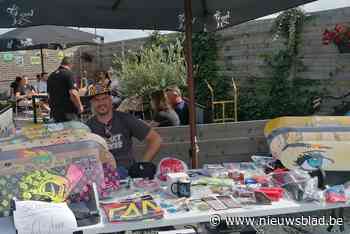 Cafébaas lokt veel volk met eerste marktje