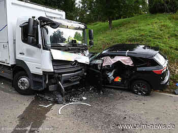 Lastwagen gerät in Gegenverkehr