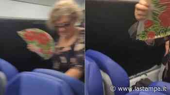 Treno fermo per ore senza aria condizionata: scene di panico, passeggeri spaccano i finestrini - La Stampa