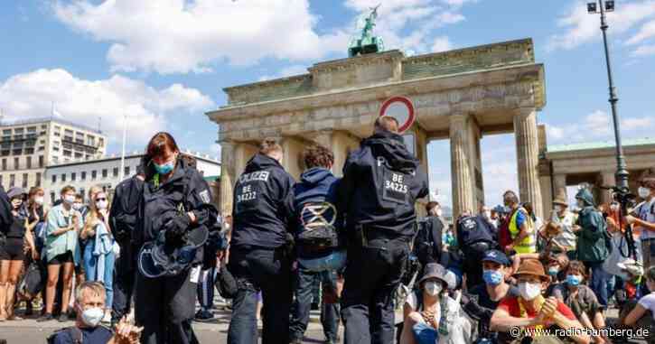 Klimaprotest: Polizei räumt Straße am Brandenburger Tor