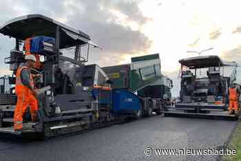 Asfaltmachine rukt uit naar Amerlo, Schotenhof en straat Sint-Michielscollege