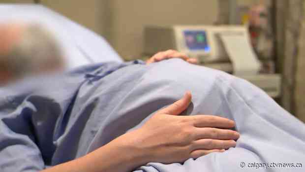 Pregnant Albertans urged to get vaccinated as COVID-19 hospital admissions jump