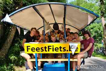 Chiro-leiders Koersel trekken door dorp met feestfiets - Het Belang van Limburg