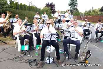 Friesen feiert entspanntes Straßenfest - Freie Presse
