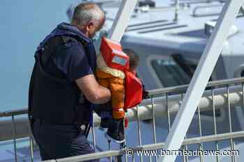 Toddlers among latest to cross English Channel just days after tragedy - Barrhead News