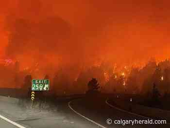 'Nerve-wracking': out-of-control B.C. wildfires catch travelling Calgarians off guard - Calgary Herald