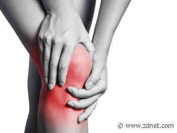 Knee replacement robot does custom implants