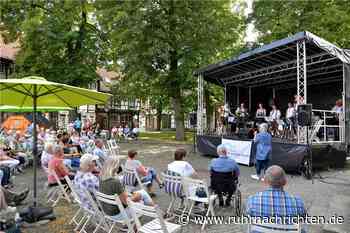 „SuB Express“ aus Ascheberg brachte Stimmung auf den Kirchplatz in Werne - Ruhr Nachrichten
